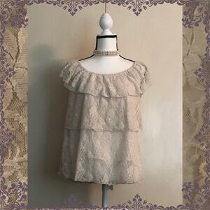 💗Lovely Layered Lacy Kenar Top (M) You’ll Love💗